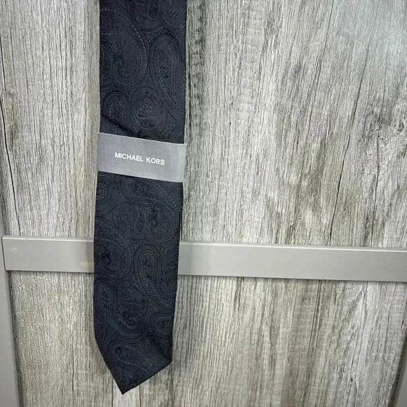 Michael Kors Neck Tie Paisley Embossed 76 x 3 NEW - Picture 2 of 7